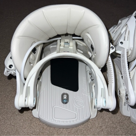 Flow Snowboard Bindings (OMNI) - Picture 4 of 16